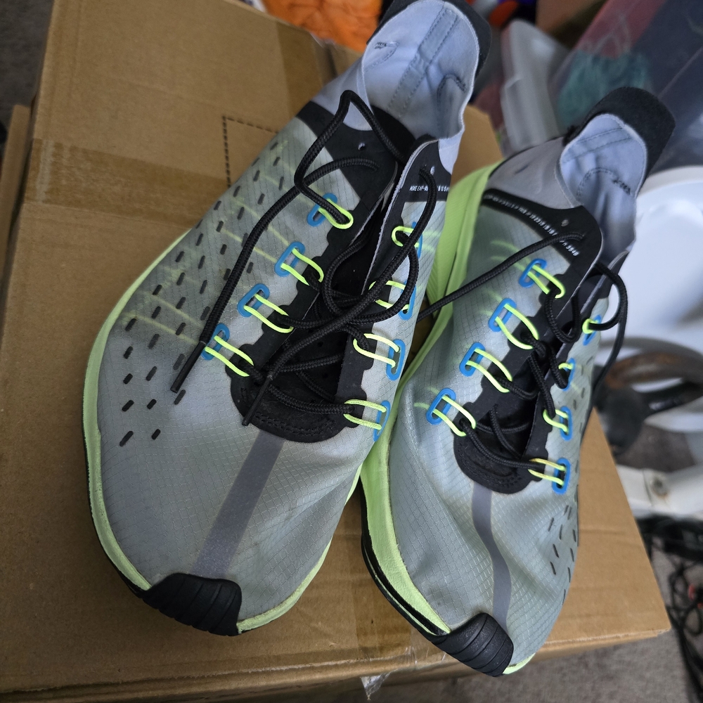 Nike Gray and Black Athletic Shoes with Cushioned Midsole